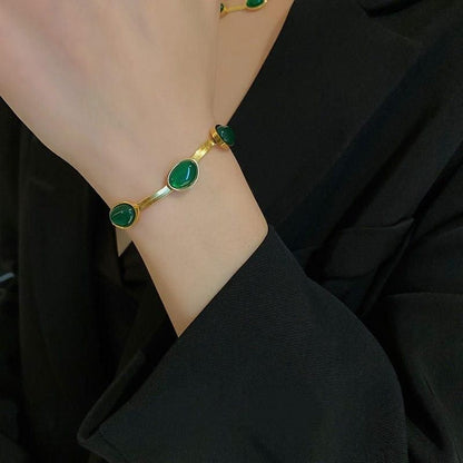 TrendyFrik™ Oval Green Crystal Pendant Necklace Set With Bracelet