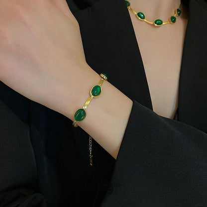 TrendyFrik™ Oval Green Crystal Pendant Necklace Set With Bracelet
